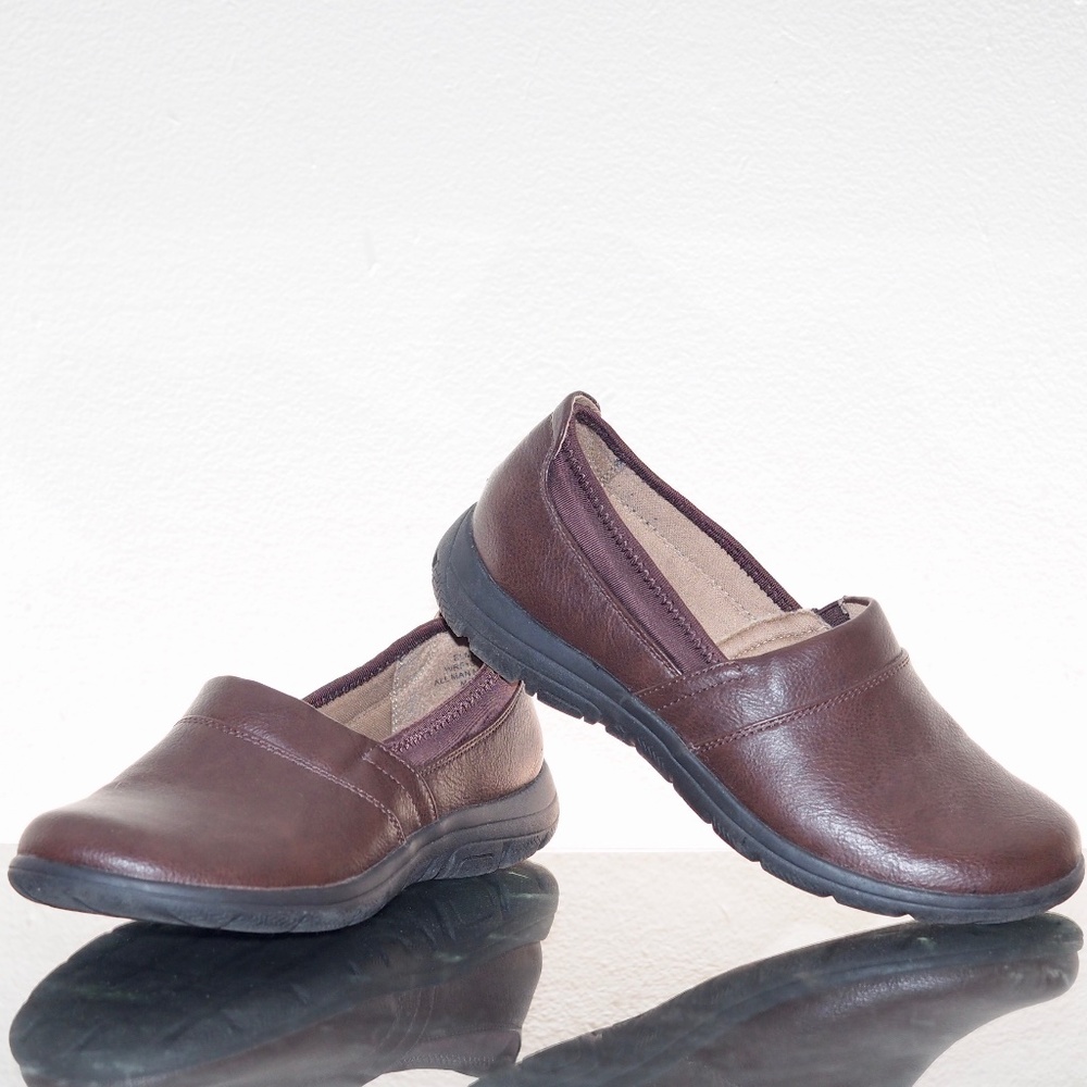Womens Size 6.5 Wear Ever Slip On Casual Shoes